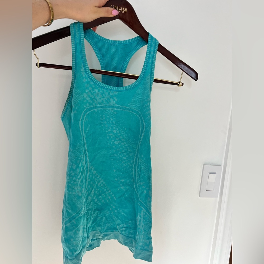 Turquoise lululemon tank size 8